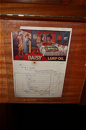 DAISY LAMP OIL - click to enlarge